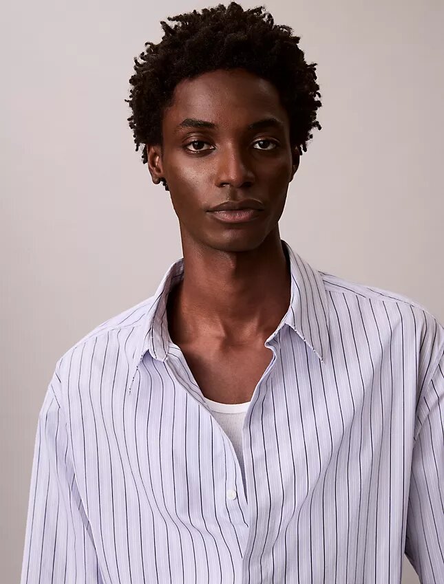 Camicia comoda a righe in cotone con bottoni Camicia comoda a righe in cotone con bottoni
