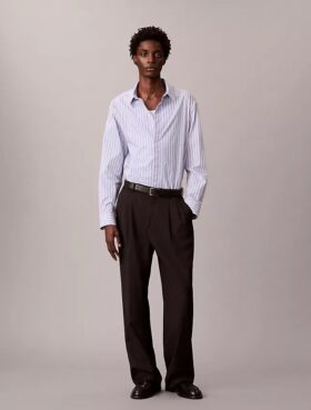 Camicia comoda a righe in cotone con bottoni