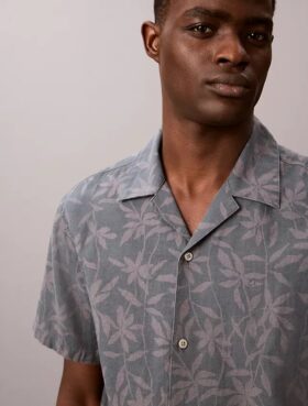 Camicia comoda in misto lino e cotone con collo alla campagnola Camicia comoda in misto lino e cotone con collo alla campagnola