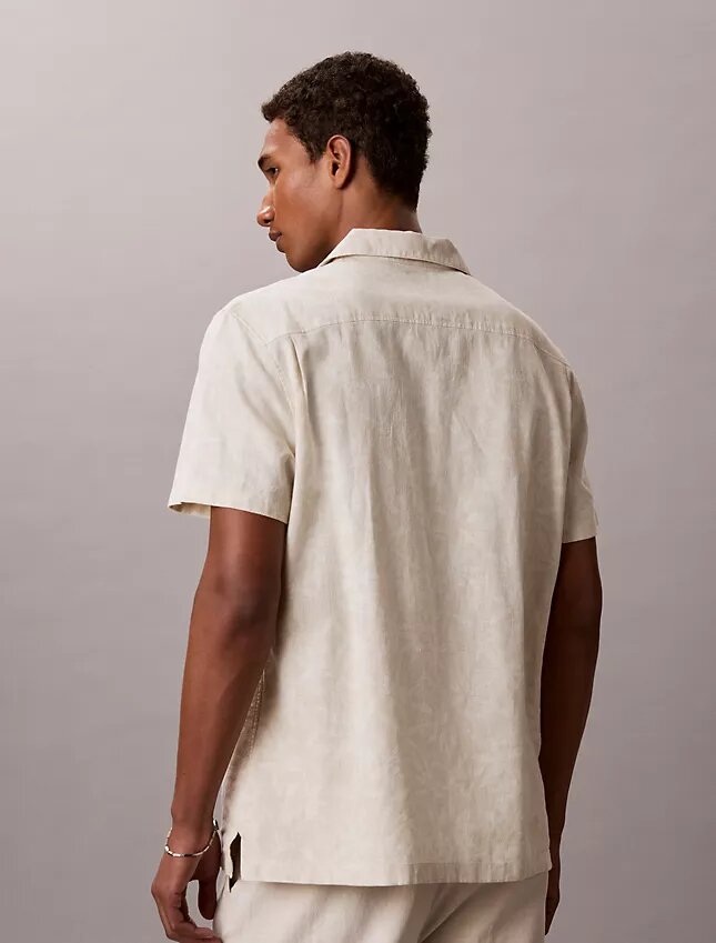 Camicia comoda in misto lino e cotone con collo alla campagnola Camicia comoda in misto lino e cotone con collo alla campagnola