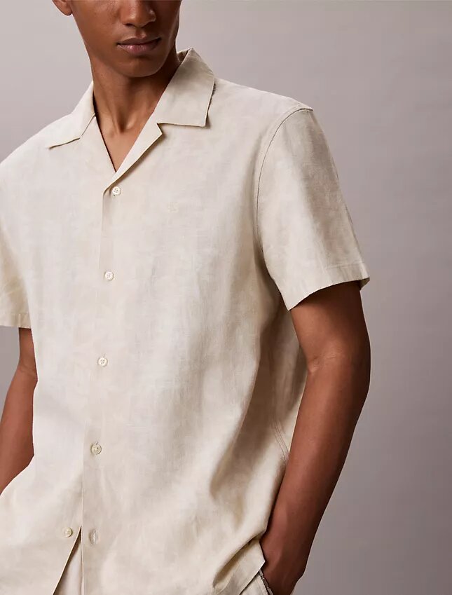 Camicia comoda in misto lino e cotone con collo alla campagnola Camicia comoda in misto lino e cotone con collo alla campagnola