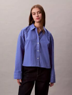Camicia corta a righe con taglio squadrato e abbottonatura