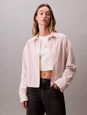 Camicia corta a righe con taglio squadrato e abbottonatura