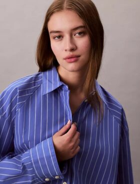 Camicia corta a righe con taglio squadrato e abbottonatura