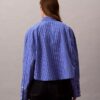 Camicia corta a righe con taglio squadrato e abbottonatura Camicia corta a righe con taglio squadrato e abbottonatura