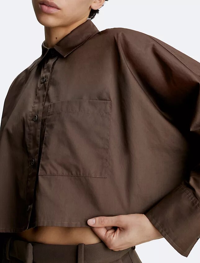 Camicia corta con maniche a pipistrello e bottoni Camicia corta con maniche a pipistrello e bottoni