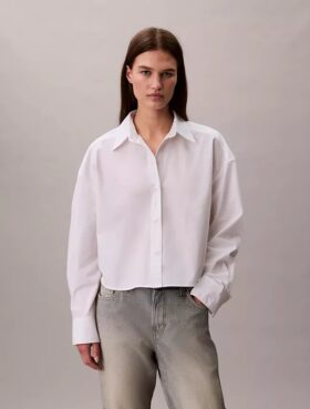 Camicia corta in popeline con bottoni e vestibilità comoda