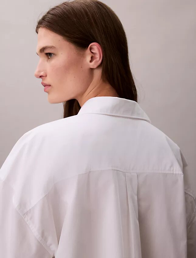 Camicia corta in popeline con bottoni e vestibilità comoda Camicia corta in popeline con bottoni e vestibilità comoda