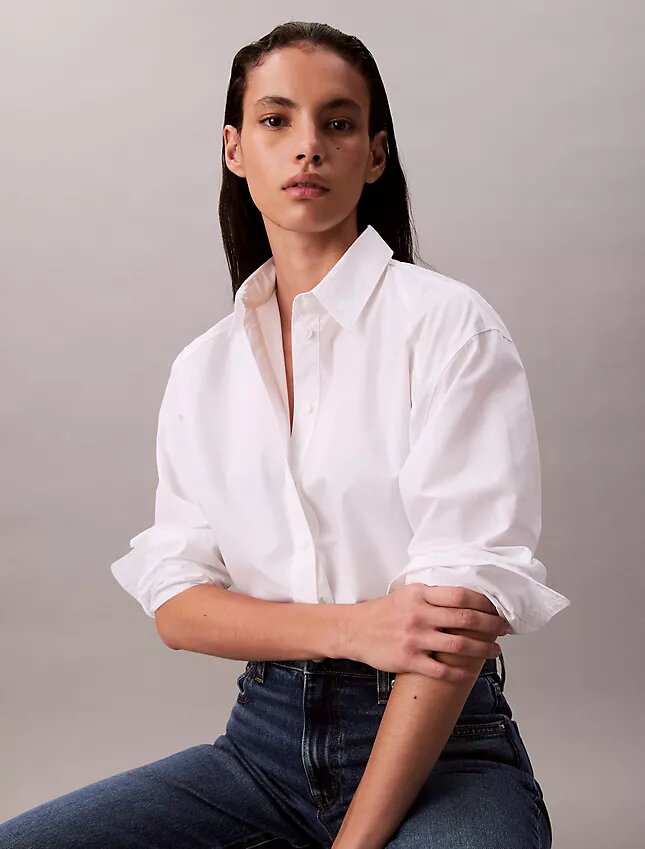 Camicia corta squadrata con bottoni Camicia corta squadrata con bottoni