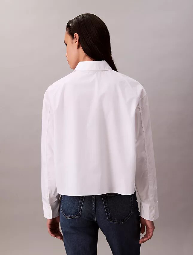 Camicia corta squadrata con bottoni Camicia corta squadrata con bottoni