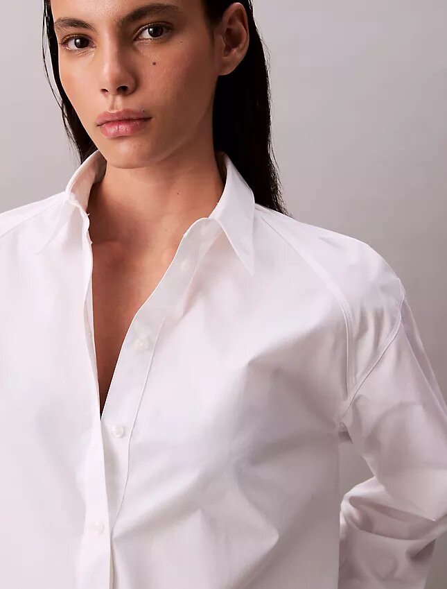 Camicia corta squadrata con bottoni Camicia corta squadrata con bottoni