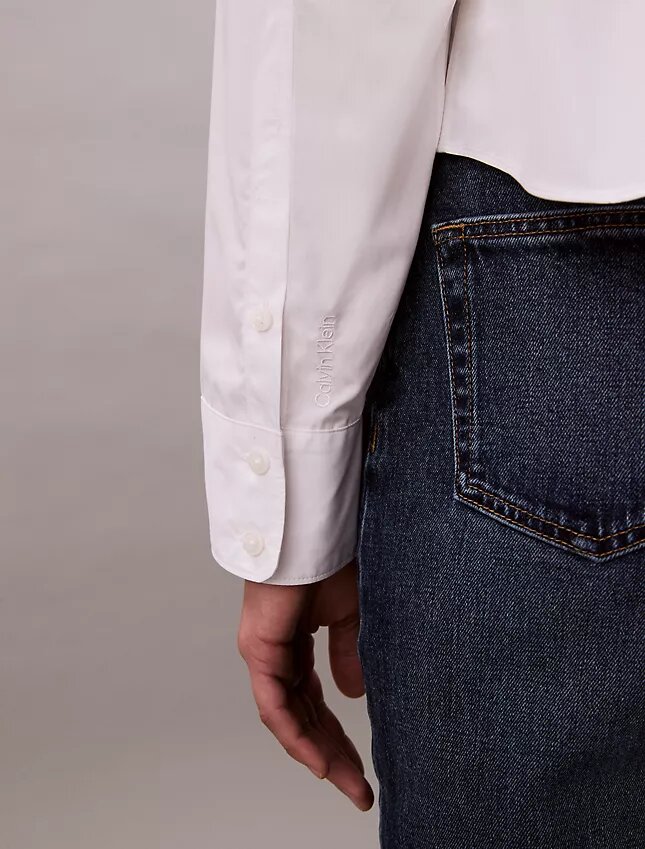 Camicia corta squadrata con bottoni Camicia corta squadrata con bottoni