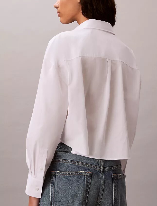 Camicia corta squadrata in popeline di cotone con bottoni Camicia corta squadrata in popeline di cotone con bottoni
