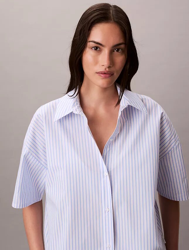 Camicia da notte in popeline di cotone a maniche corte dal taglio morbido Camicia da notte in popeline di cotone a maniche corte dal taglio morbido