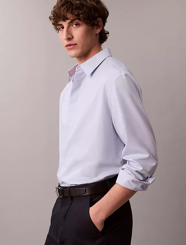 Camicia in cotone tinta unita dal taglio morbido con colletto button-down Camicia in cotone tinta unita dal taglio morbido con colletto button-down