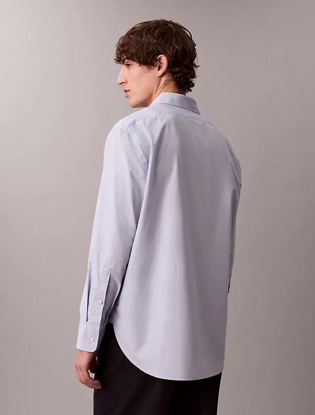 Camicia in cotone tinta unita dal taglio morbido con colletto button-down Camicia in cotone tinta unita dal taglio morbido con colletto button-down