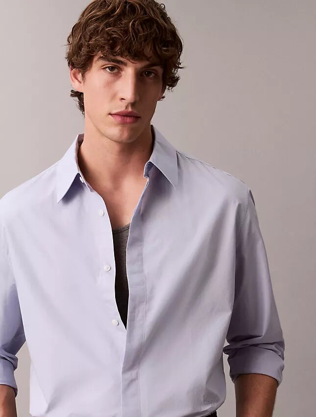 Camicia in cotone tinta unita dal taglio morbido con colletto button-down Camicia in cotone tinta unita dal taglio morbido con colletto button-down