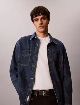 Camicia oversize in Denim con Monogram su tutta la superficie in stile anni ’90