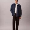 Camicia oversize in Denim con Monogram su tutta la superficie in stile anni ’90 Camicia oversize in Denim con Monogram su tutta la superficie in stile anni ’90