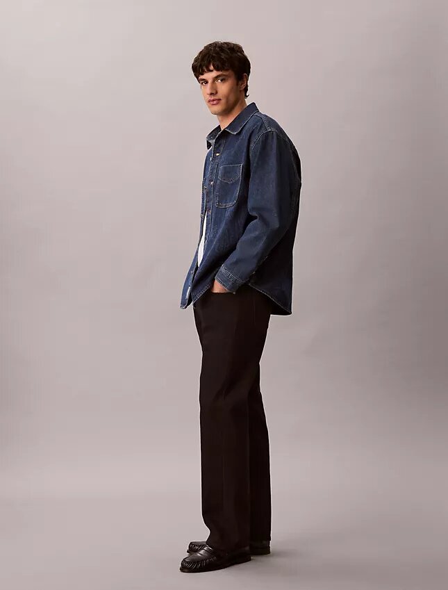 Camicia oversize in Denim con Monogram su tutta la superficie in stile anni ’90 Camicia oversize in Denim con Monogram su tutta la superficie in stile anni ’90