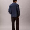 Camicia oversize in Denim con Monogram su tutta la superficie in stile anni ’90 Camicia oversize in Denim con Monogram su tutta la superficie in stile anni ’90