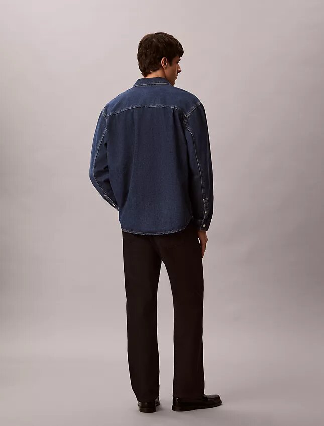 Camicia oversize in Denim con Monogram su tutta la superficie in stile anni ’90 Camicia oversize in Denim con Monogram su tutta la superficie in stile anni ’90