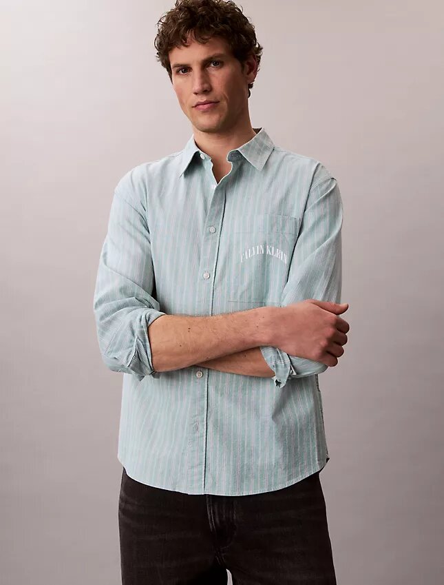 Camicia slim a righe con bottoni Camicia slim a righe con bottoni