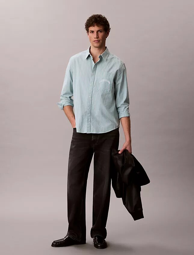 Camicia slim a righe con bottoni Camicia slim a righe con bottoni