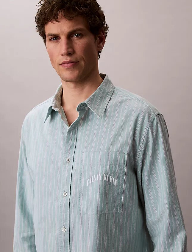 Camicia slim a righe con bottoni Camicia slim a righe con bottoni