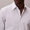 Camicia slim a righe in tessuto tecnico elasticizzato con colletto button-down