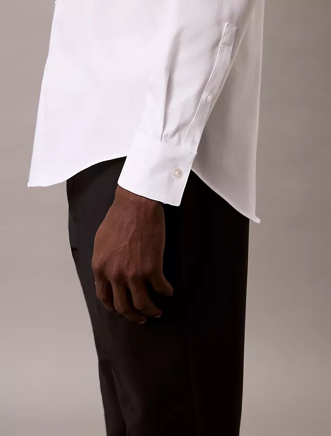 Camicia slim fit a bottoni in tinta unita color acciaio Camicia slim fit a bottoni in tinta unita color acciaio