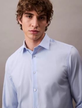Camicia slim fit elasticizzata con colletto button-down