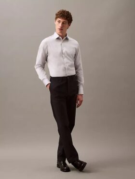 Camicia slim fit elasticizzata con colletto button-down