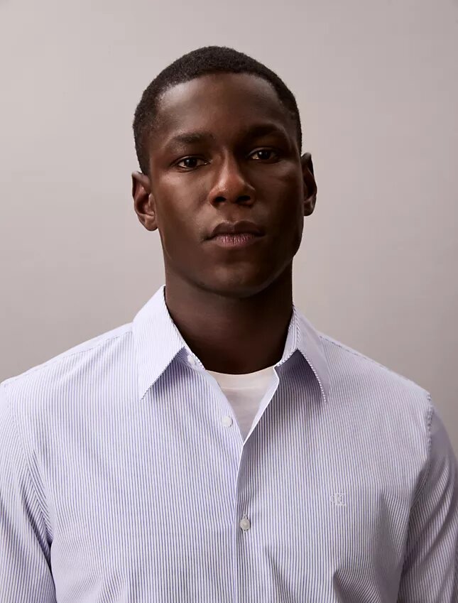 Camicia slim in cotone elasticizzato a righe con colletto button-down Camicia slim in cotone elasticizzato a righe con colletto button-down