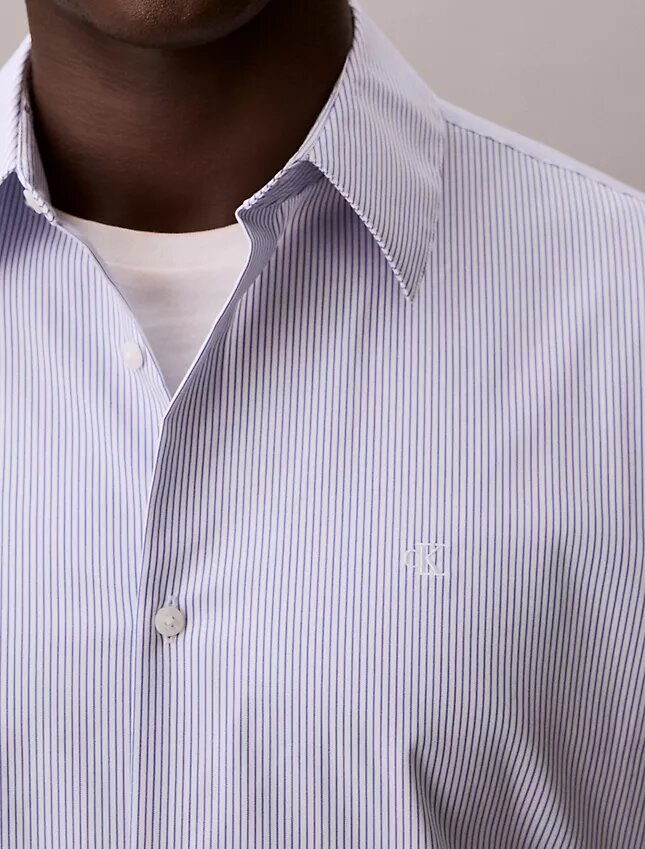 Camicia slim in cotone elasticizzato a righe con colletto button-down Camicia slim in cotone elasticizzato a righe con colletto button-down