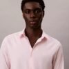 Camicia slim in cotone elasticizzato con colletto button-down Camicia slim in cotone elasticizzato con colletto button-down