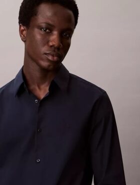 Camicia slim in cotone elasticizzato con colletto button-down