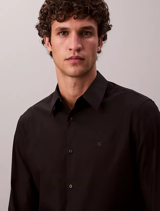Camicia slim in cotone elasticizzato con colletto button-down Camicia slim in cotone elasticizzato con colletto button-down