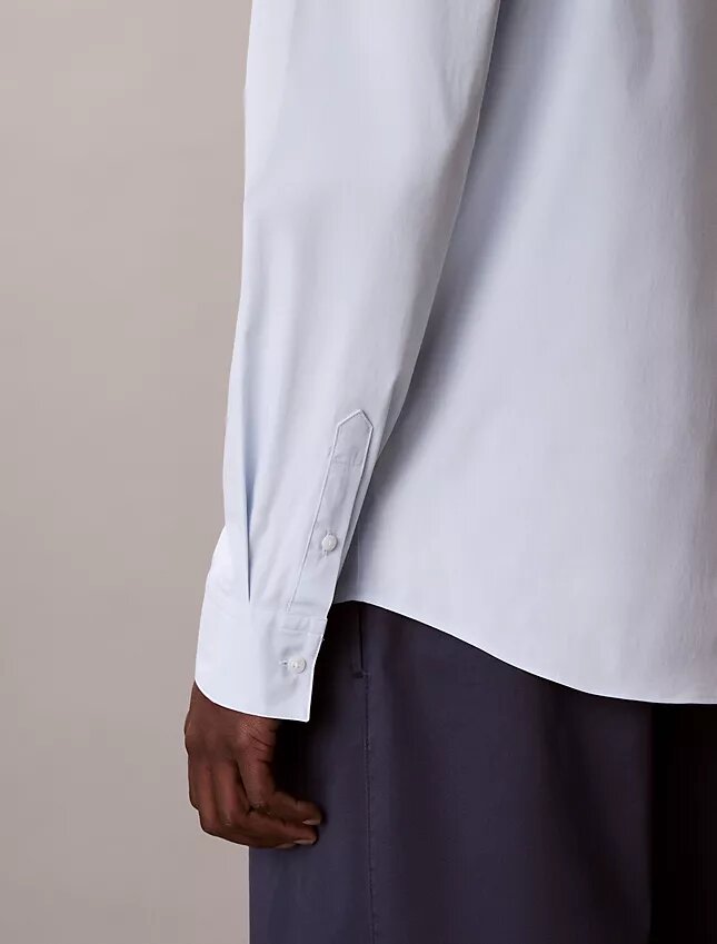 Camicia slim in cotone elasticizzato con colletto button-down Camicia slim in cotone elasticizzato con colletto button-down