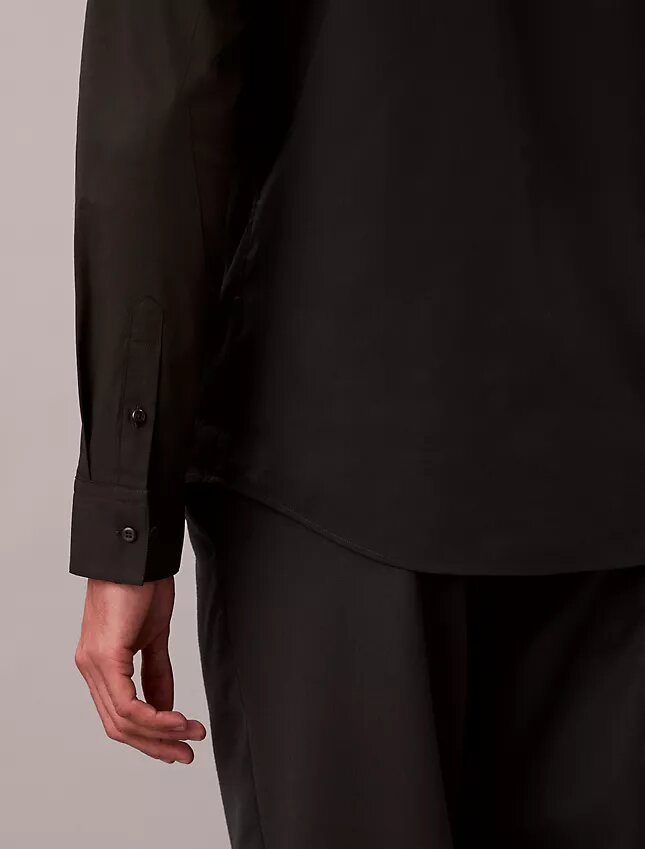 Camicia slim in cotone elasticizzato con colletto button-down Camicia slim in cotone elasticizzato con colletto button-down