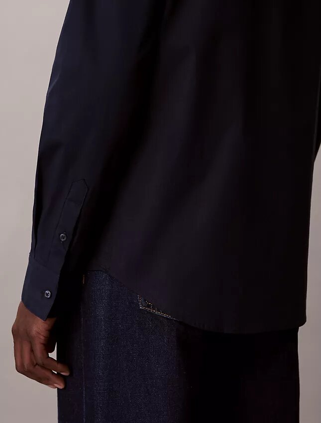 Camicia slim in cotone elasticizzato con colletto button-down Camicia slim in cotone elasticizzato con colletto button-down