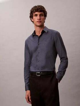 Camicia slim in jacquard geometrico con colletto button-down Camicia slim in jacquard geometrico con colletto button-down