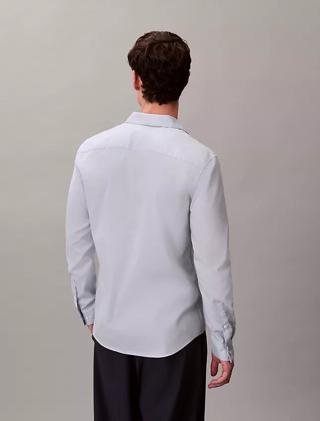 Camicia slim in jacquard geometrico con colletto button-down Camicia slim in jacquard geometrico con colletto button-down