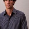 Camicia slim in jacquard geometrico con colletto button-down Camicia slim in jacquard geometrico con colletto button-down