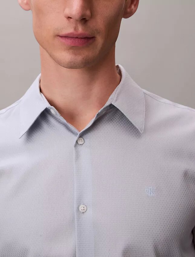 Camicia slim in jacquard geometrico con colletto button-down Camicia slim in jacquard geometrico con colletto button-down