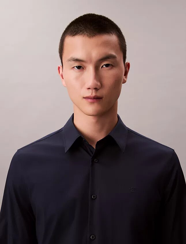 Camicia slim in popeline di cotone Cotton Stretch con bottoni Camicia slim in popeline di cotone Cotton Stretch con bottoni