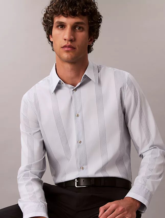 Camicia slim in Supima elasticizzato a righe tinte in filo Camicia slim in Supima elasticizzato a righe tinte in filo