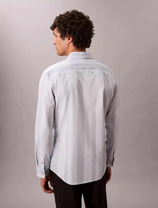 Camicia slim in Supima elasticizzato a righe tinte in filo Camicia slim in Supima elasticizzato a righe tinte in filo