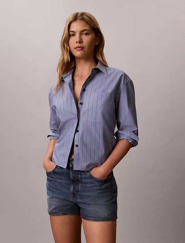 Camicia squadrata in popeline di cotone con bottoni Camicia squadrata in popeline di cotone con bottoni