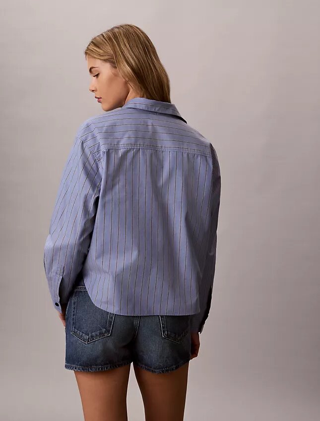 Camicia squadrata in popeline di cotone con bottoni Camicia squadrata in popeline di cotone con bottoni